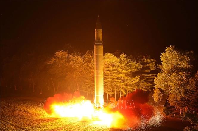 Vụ thử tên lửa đạn đạo liên lục địa Hwasong-14 của Triều Tiên tại một địa điểm bí mật ngày 28/7/2019. Ảnh: AFP/TTXVN.