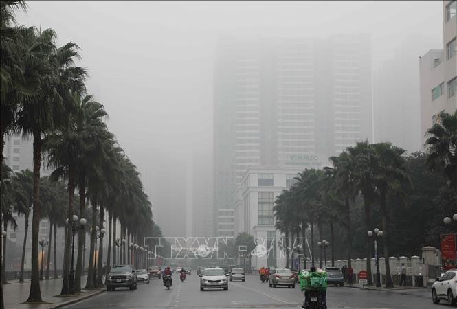 Toàn bộ khu vực nội thành Hà Nội xuất hiện sương mù dày đặc, tầm nhìn hạn chế. Ảnh: Thanh Tùng/TTXVN