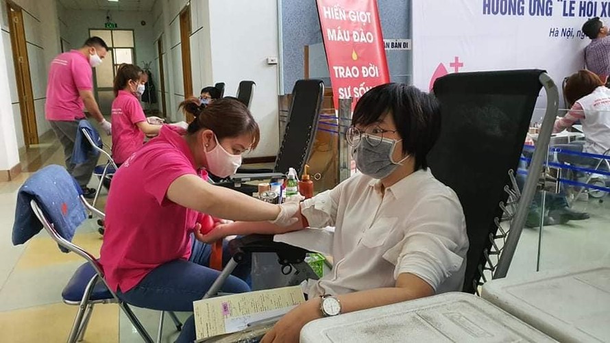 Ngay trong buổi sáng 12/3, đã có hơn 100 người đăng ký hiến máu tại Bộ Y tế. 