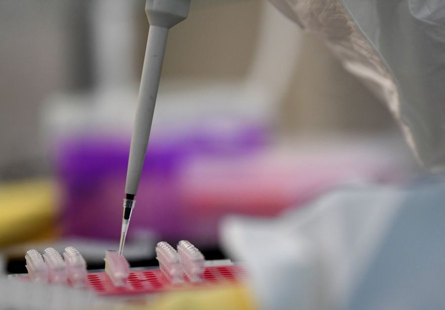 Trung Quốc sử dụng liệu pháp tế bào gốc để điều trị các trường hợp mắc COVID-19 thể nặng