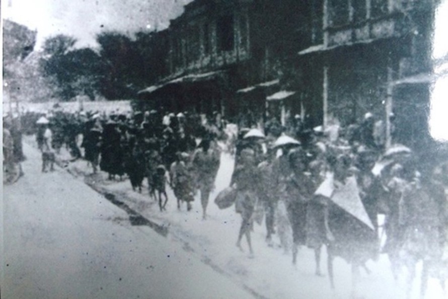 Những dòng người tha hương đổ về Hà Nội trong nạn đói và dịch bệnh năm 1945