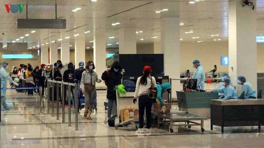 Gần 300 công dân từ UAE về nước an toàn tại sân bay Cần Thơ