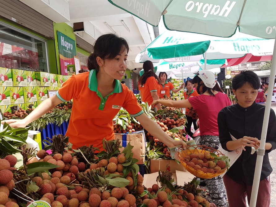 Hệ thống siêu thị lớn quảng bá vải thiều Việt Nam. Ảnh: VGP/Đỗ Hương