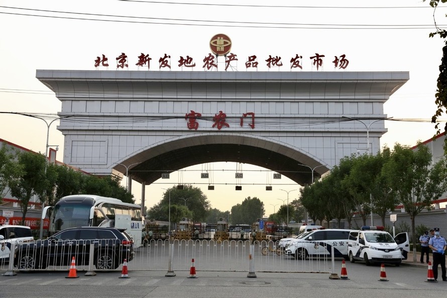 Chợ đầu mối lớn nhất Bắc Kinh Tân Phát Địa đã ngừng hoạt động để khử trùng. (Ảnh: ChinaDaily).