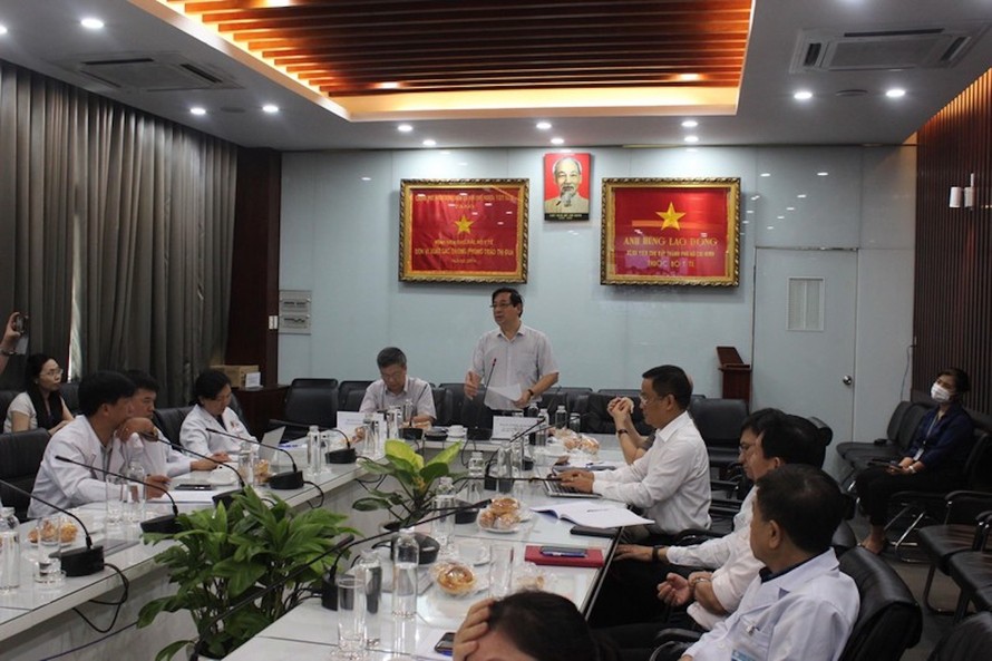 PGS.TS Lương Ngọc Khuê, Phó Trưởng Tiểu ban Điều trị phát biểu tại buổi hội chẩn.