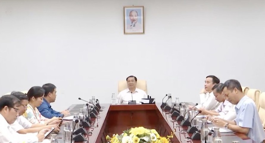 Chủ tịch UBND TP Đà Nẵng Huỳnh Đức Thơ chủ trì cuộc họp khần với các cơ quan chức năng thành phố.