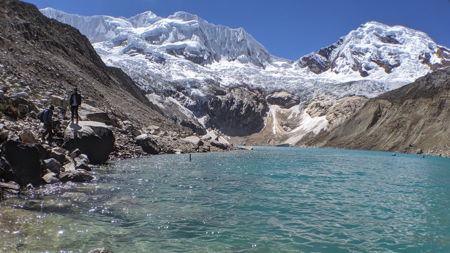 Hồ Palcacocha ở Peru có thể tích gấp 30 lần so với những năm 1970. Ảnh: Eric Mack.