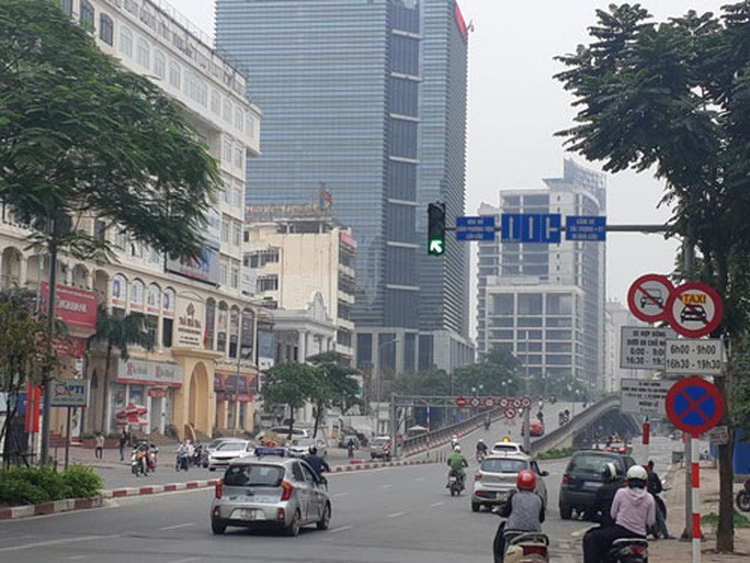Hà Nội khôi phục biển cấm xe taxi, xe hợp đồng dưới 9 chỗ trên 10 tuyến đường kể từ ngày 15-9.