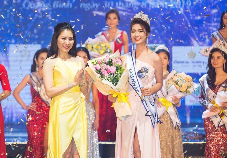 Trần Ngọc Huyền dành giải Nhất tại cuộc thi tìm kiếm người đẹp du lịch Quảng Bình 2019.