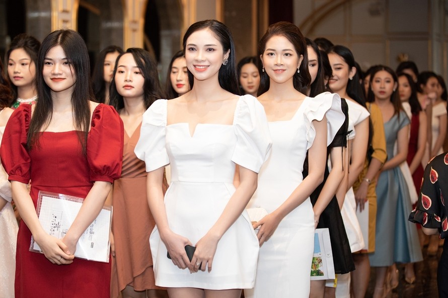 Bật mí hậu trường soi chuyện 'dao kéo' ở Hoa hậu Việt Nam 2020