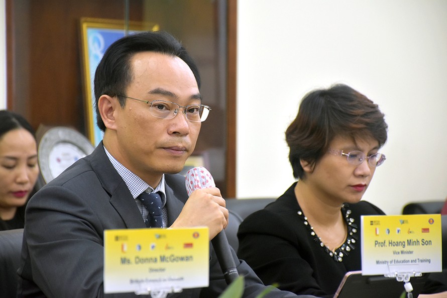 Thứ trưởng Bộ GD&ĐT Hoàng Minh Sơn phát biểu tại Hội thảo.
