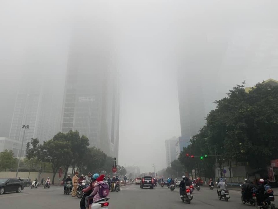 Thủ đô Hà Nội tiếp tục có mưa nhỏ và sương mù, rét về đêm và sáng.
