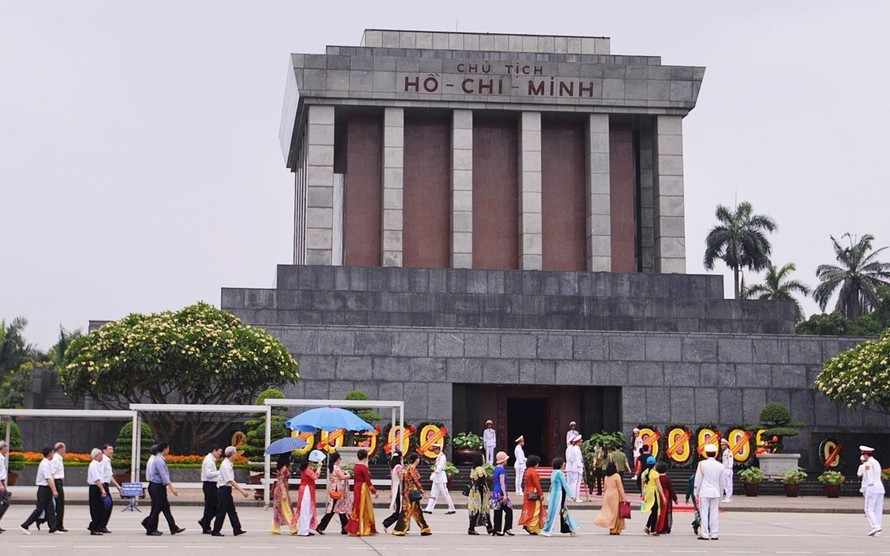 Lăng Chủ tịch Hồ Chí Minh mở cửa ngày mùng 1 Tết đón nhân dân vào viếng