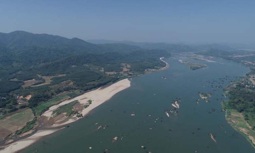 Mực nước sông Mekong hiện đang ở mức thấp đáng lo ngại. 