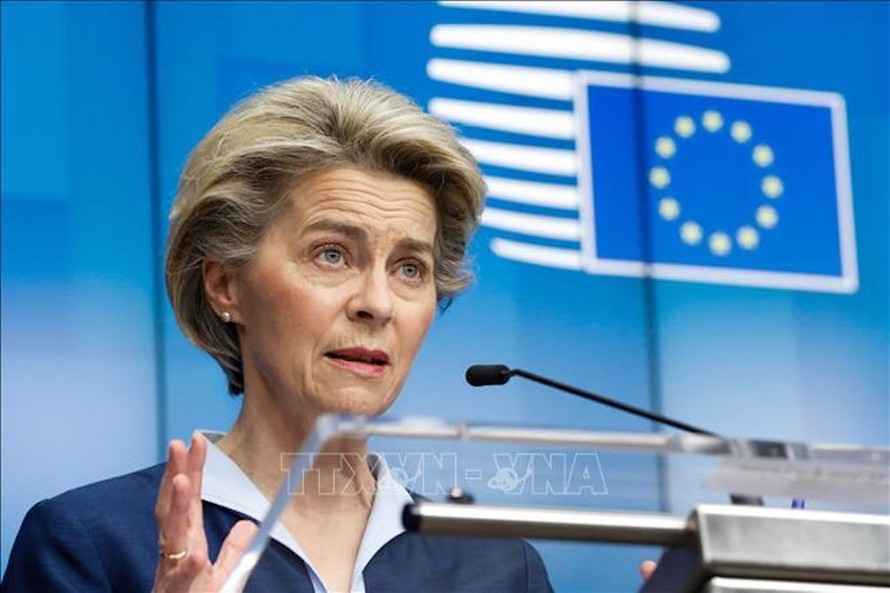 Trong ảnh: Chủ tịch Ủy ban châu Âu (EC) Ursula von der Leyen phát biểu trong cuộc họp báo ở Brussels, Bỉ ngày 27/2/2021.