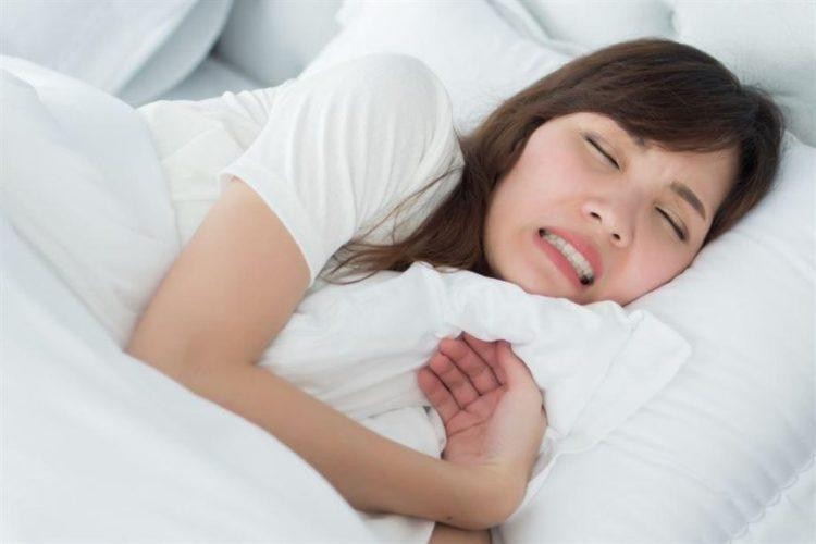 Nghiến răng khi ngủ xảy ra nhiều trong khi ngủ, thường do bản thân căng thẳng, lo lắng. Đây là hiện tượng có thể gặp ở mọi lứa tuổi, không phân biệt giới tính.