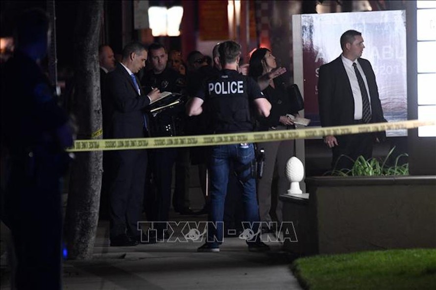 Cảnh sát điều tra tại hiện trường một vụ xả súng ở Orange, California, Mỹ, ngày 31/1/2021. Ảnh: AFP/ TTXVN