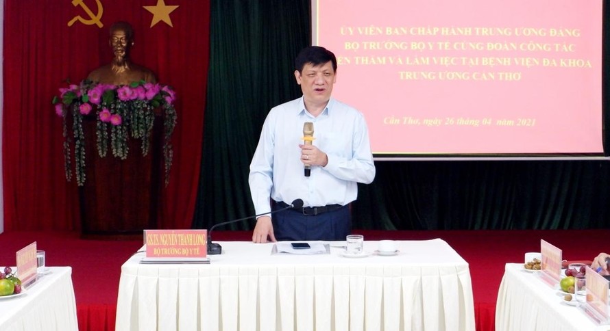 Bộ trưởng Nguyễn Thanh Long chỉ đạo buổi làm việc tại bệnh viện Đa khoa trung ương Cần Thơ.