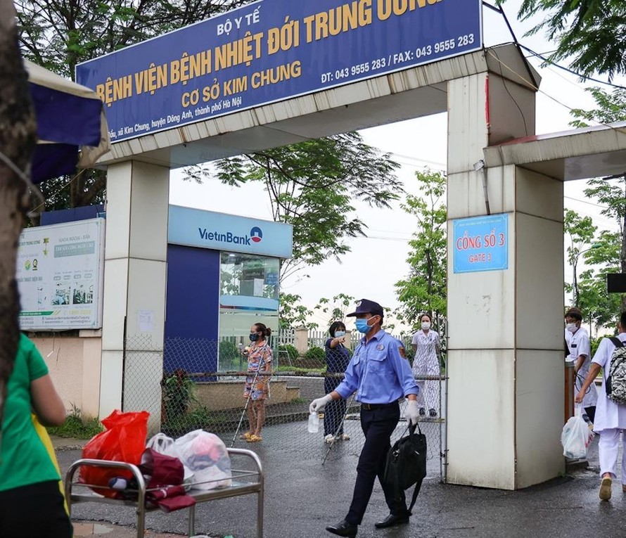 Bệnh viện Bệnh Nhiệt đới Trung ương cơ sở Kim Chung hiện đang vừa cách ly y tế, vừa điều trị cho bệnh nhân COVID-19.