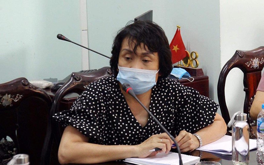 GS, TS Lê Thị Quỳnh Mai, Phó Viện trưởng Viện Vệ sinh Dịch tễ Trung ương hướng dẫn triển khai test nhanh.