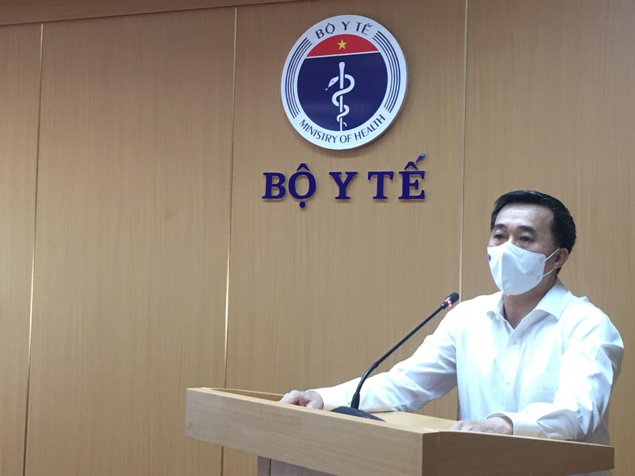 GS.TS Trần Văn Thuấn phát biểu tại hội nghị tập huấn về công tác an toàn tiêm chủng sáng 19/6.