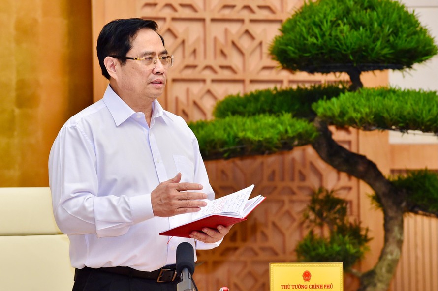 Thủ tướng Phạm Minh Chính yêu cầu căn cứ tình hình cụ thể để xác định thứ tự ưu tiên giữa chống dịch và phát triển kinh tế - xã hội. 