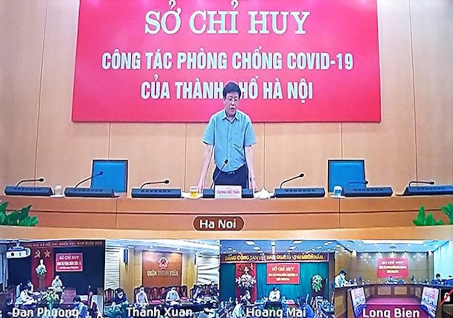 Phó Chủ tịch UBND TP. Hà Nội Dương Đức Tuấn họp với các đơn vị về công tác phòng, chống COVID-19. 