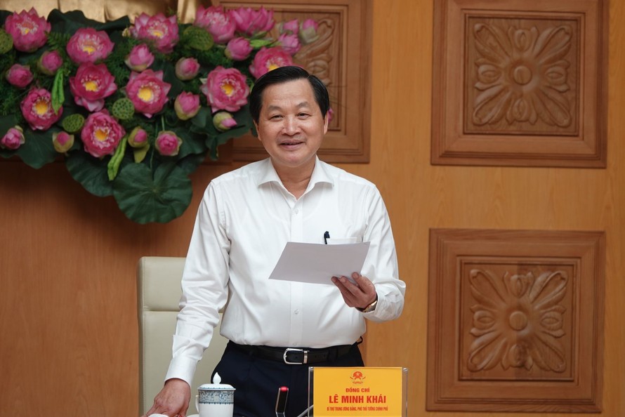 Phó Thủ tướng Chính phủ Lê Minh Khái yêu cầu các Bộ, ngành cân nhắc kỹ thời điểm và mức điều chỉnh các mặt hàng “nhạy cảm”