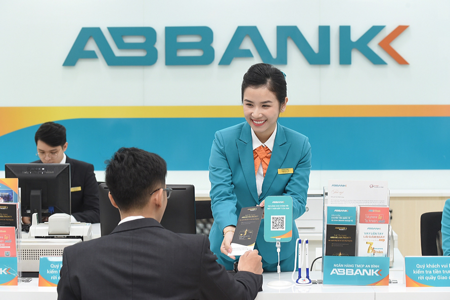 Lợi nhuận 'mỏng', ABBank vẫn cho vay tiền để làm du lịch