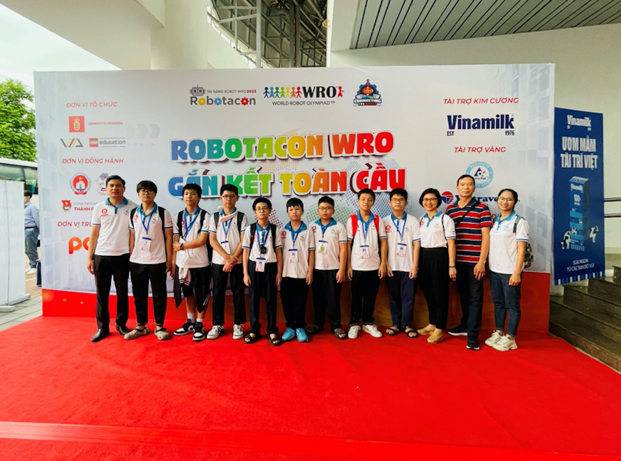 Đội tuyển học sinh quận Ba Đình tham dự Chung kết WRO 2023.