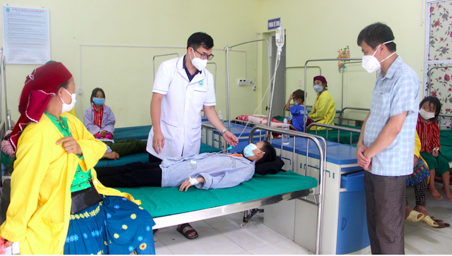 Bệnh viện Đa khoa huyện Mèo Vạc (Hà Giang) theo dõi bệnh nhân nghi mắc bệnh bạch hầu.
