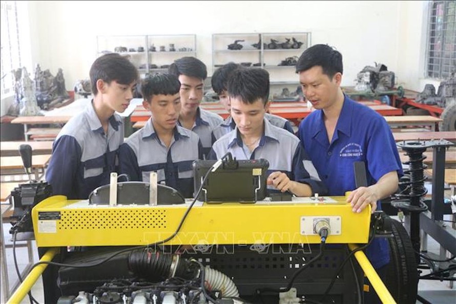 Giờ thực hành của sinh viên khoa Công nghệ ô tô tại trường Cao đẳng Việt Đức Nghệ An. 