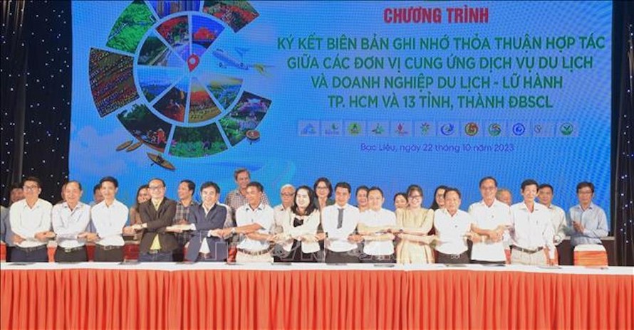 Ký kết ghi nhớ hợp tác giữa các đơn vị cung ứng dịch vụ du lịch – và doanh nghiệp du lịch lữ hành Thành phố Hồ Chí Minh và các tỉnh, thành Đồng bằng sông Cửu Long. 