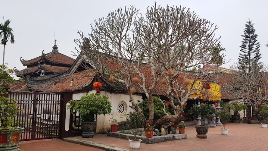 Chùa Giám (xã Định Sơn, huyện Cẩm Giàng, Hải Dương) là một công trình kiến trúc nghệ thuật thời Hậu Lê. 
