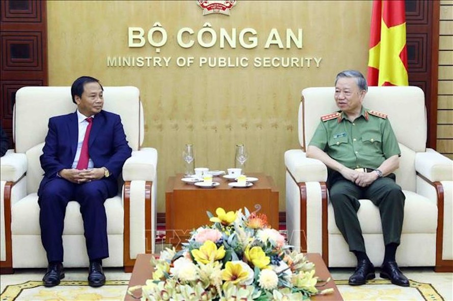 Đại tướng Tô Lâm, Bộ trưởng Bộ Công an tiếp Trưởng Cơ quan đại diện Bộ Công an Lào tại Việt Nam Phayvanh Sitthi Chanh.