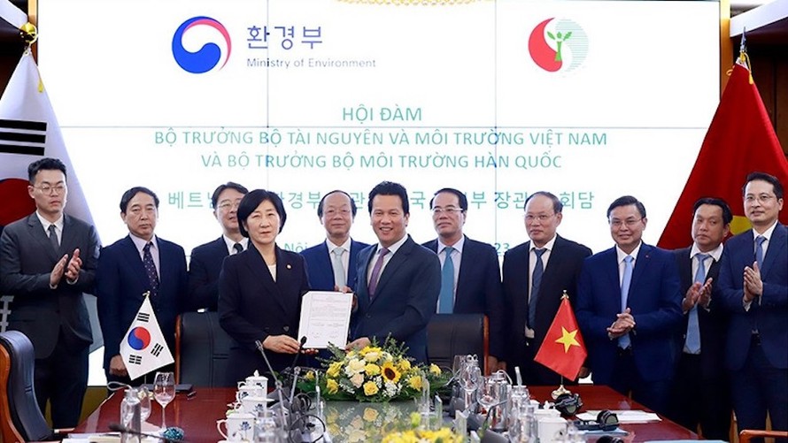 Bộ Tài nguyên và Môi trường Việt Nam và Bộ Môi trường Hàn Quốc ký kết Hợp tác toàn diện trong lĩnh vực môi trường. 