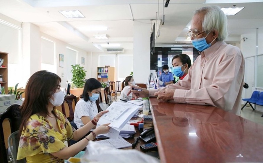 Bảo hiểm xã hội Việt Nam, bảo hiểm xã hội các tỉnh, thành phố tổ chức chi trả lương hưu, trợ cấp BHXH hai tháng đầu năm vào cùng kỳ chi trả tháng 1/2024. (Ảnh minh hoạ) 