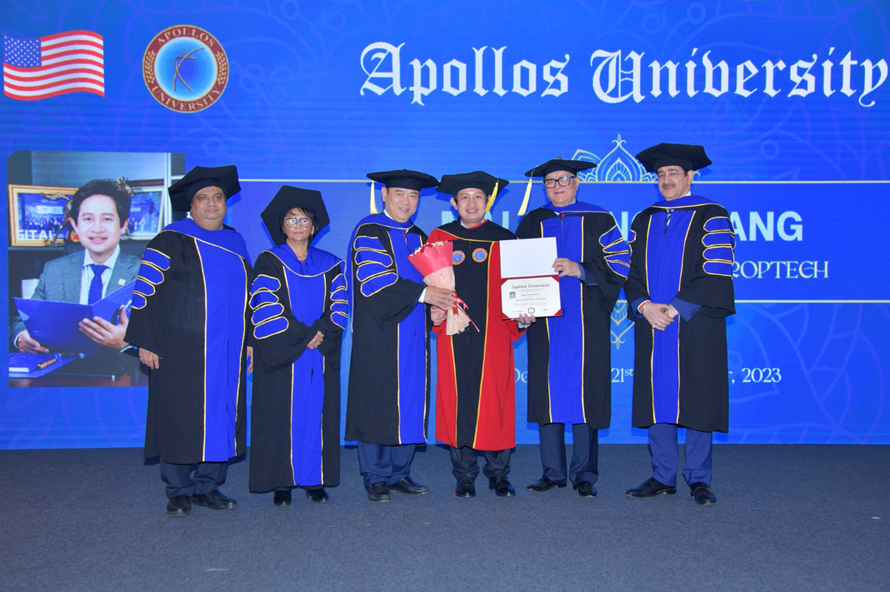Doanh nhân Hoàng Mai Chung nhận bằng Tiến sĩ danh dự của Trường Đại học Apollos