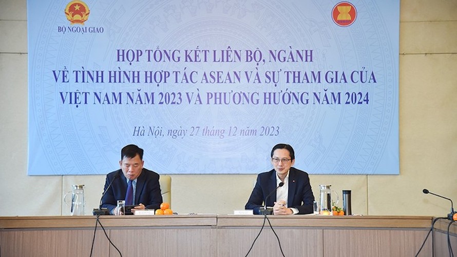 Thứ trưởng Bộ Ngoại giao Đỗ Hùng Việt chủ trì cuộc họp. (Ảnh: Bộ Ngoại giao)