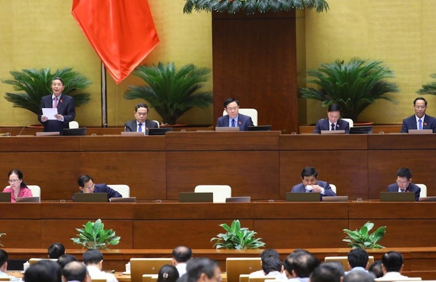 Phó Chủ tịch Quốc hội Nguyễn Đức Hải điều hành phiên họp thảo luận về công tác thực hành tiết kiệm, chống lãng phí.