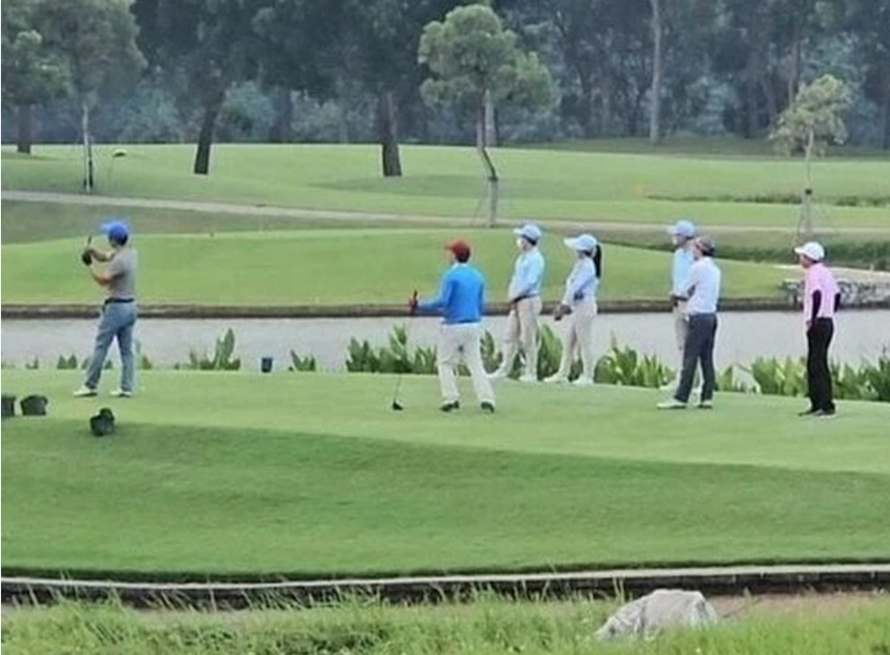 Cho thôi chức vụ đối với cán bộ đánh golf trong giờ hành chính ở Bắc Ninh