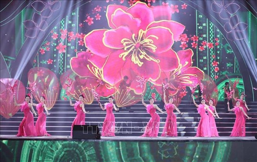 Tiết mục nghệ thuật tại Khai mạc Lễ hội Hoa Đào xứ Lạng 2024. 