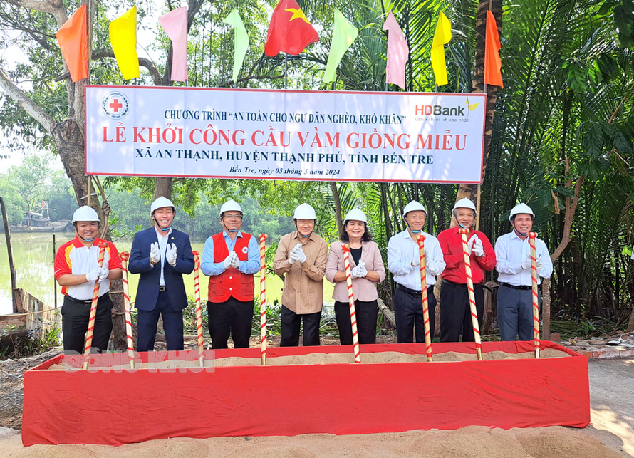 Khởi công cầu Vàm Giồng Miễu tại xã An Thạnh, huyện Thạnh Phú, tỉnh Bến Tre.