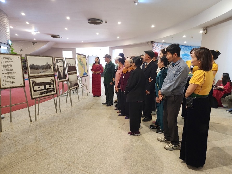 Triển lãm ảnh chuyên đề “Ninh Bình trong kháng chiến chống thực dân Pháp xâm lược” do Bảo tàng Chiến thắng Điện Biên Phủ phối hợp với Bảo tàng tỉnh Ninh Bình tổ chức.