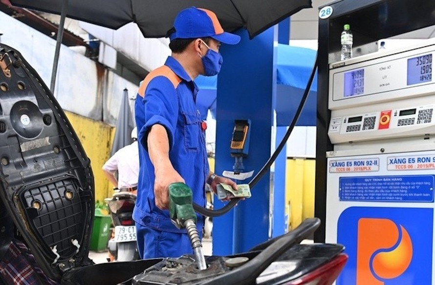 Việc phát hành hoá đơn điện tử trong bán lẻ xăng dầu cơ bản đã được thực hiện nghiêm. (Ảnh minh hoạ)