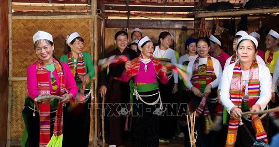 Tập quán xã hội và tín ngưỡng Mo Mường của đồng bào dân tộc Mường (Nho Quan, Ninh Bình) được công nhận Di sản văn hóa phi vật thể quốc gia. 