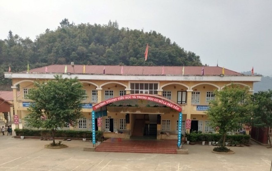 Một góc Trường phổ thông dân tộc bán trú Tiểu học và Trung học La Pán Tẩn.