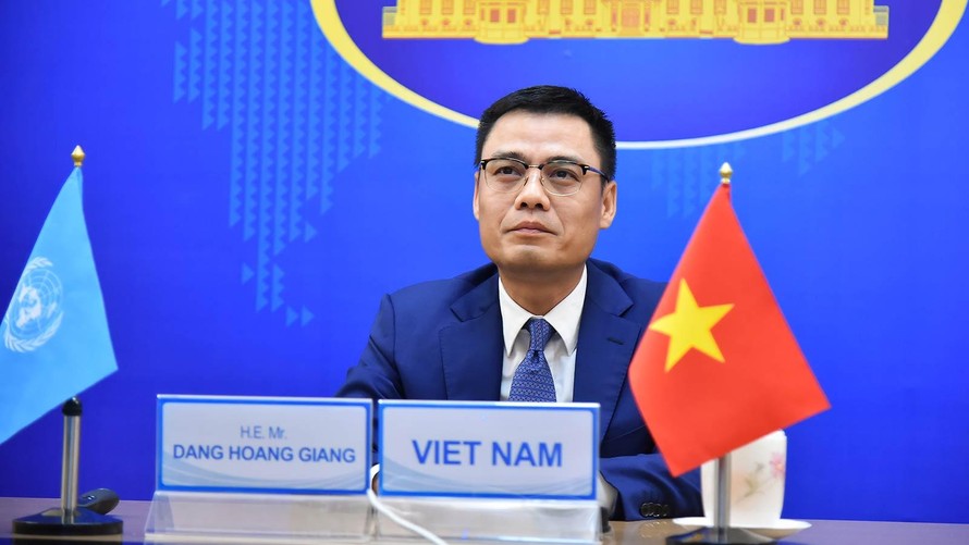 Thứ trưởng Bộ Ngoại giao Đặng Hoàng Giang tham dự và phát biểu tại Phiên thảo luận mở trực tuyến. Ảnh: BNG 