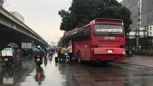 Tình trạng xe dù, bến cóc đang là vấn đề nhức nhối và có chiều hướng ngày càng phức tạp hơn tại Hà Nội.