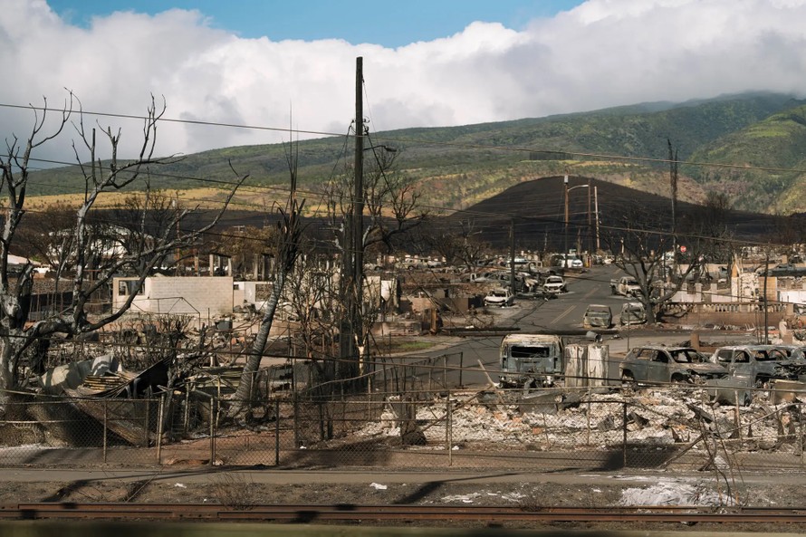 Vụ cháy rừng “thiêu rụi” thị trấn Lahaina.